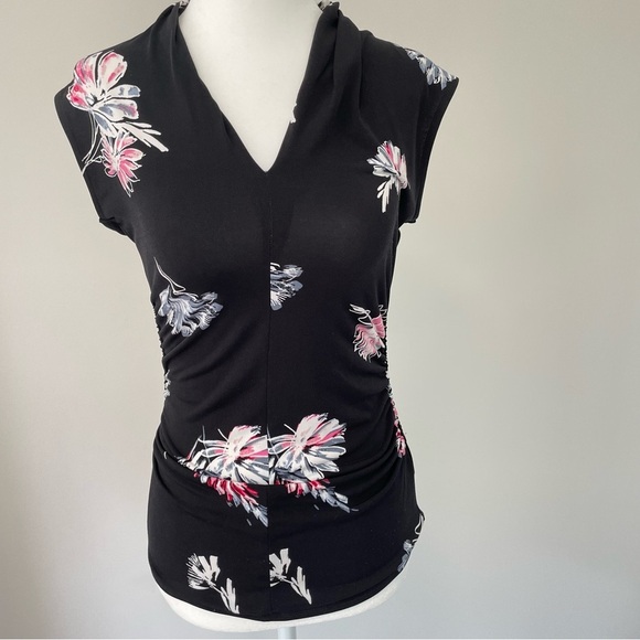Vince Camuto Tops - Vince Camuto Black Floral Ruched Stretch Top Sleeveless V-Neck Blouse Size XS